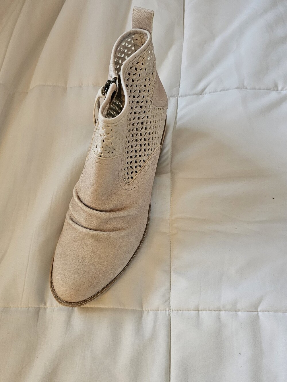 Soft Ankle Boot, Milk (off white) size 10M Leather - Picture 8 of 10